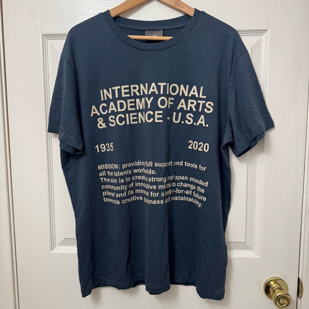 H&M International Academy Arts & Science Graphic Gray Men’s T-Shirt Size Large